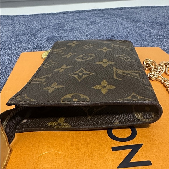 Louis Vuitton Monogram Pouch - Picture 4 of 11